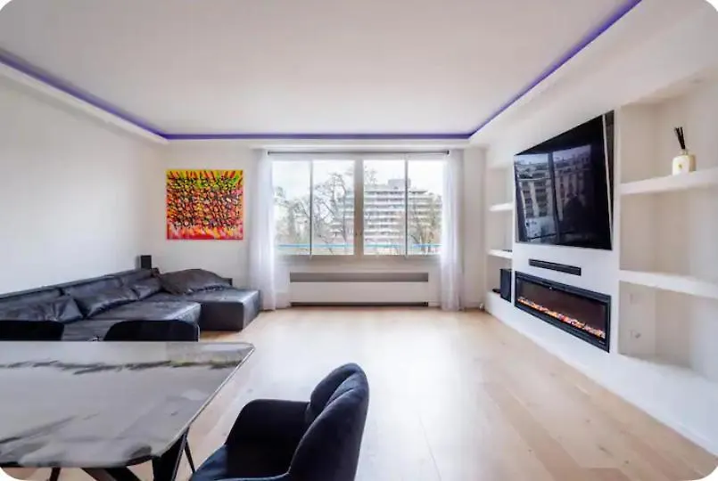 2 Bedroom Appartement Champs Elysee Paris France