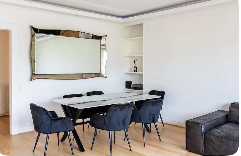 2 Bedroom Appartement Champs Elysee Paris Apartment